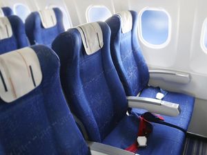 Viral Trik Tidur di Pesawat dengan Kaki Diikat Seat Belt, Tolong Jangan Ditiru! Viral Trik Tidur di Pesawat dengan Kaki Diikat Seat Belt, Tolong Jangan Ditiru!