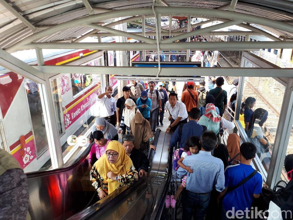 Stasiun Tanah Abang Akan Dilengkapi Area Integrasi TransJ sampai Ojol Stasiun Tanah Abang Akan Dilengkapi Area Integrasi TransJ sampai Ojol