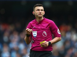 Beri Ronaldo Kartu Kuning, Wasit Michael Oliver Dibayar Segini