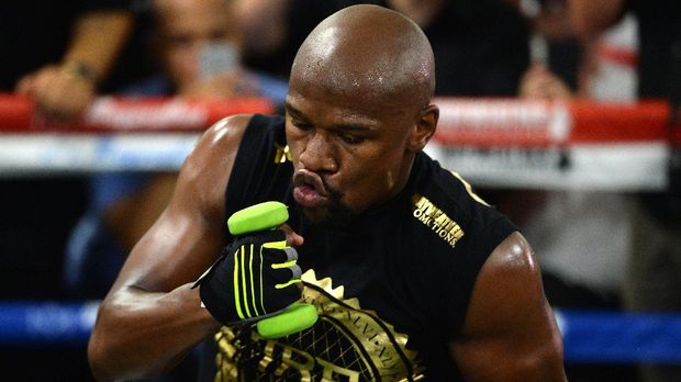 Floyd Mayweather Jr. dikenal sebagai petinju dengan rekor sempurna.