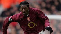 Pemain dengan jumlah gol paling banyak di North London Derby adalah Emmanuel Adebayor, dengan delapan gol berhasil dibuat. Adebayor adalah salah satu dari beberapa pemain yang pernah membela Arsenal dan Tottenham. (Mike Hewitt/Getty Images)