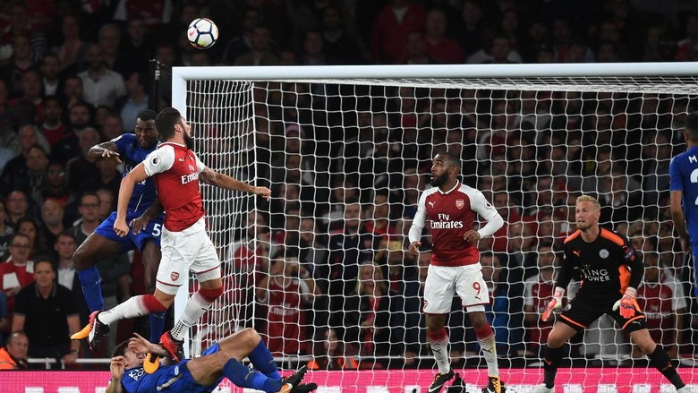 Diawali Lacazette, Diakhiri Giroud Diawali Lacazette, Diakhiri Giroud