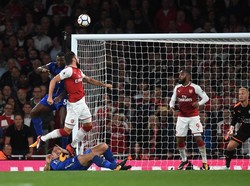 Diawali Lacazette, Diakhiri Giroud