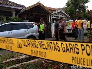 Densus 88 Geledah Rumah Terduga Teroris di Sumedang