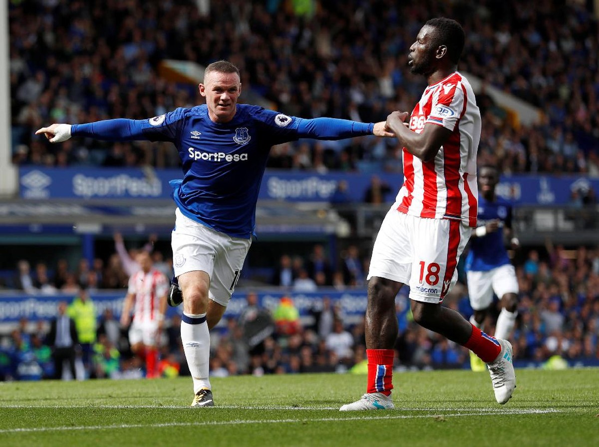 Wayne Rooney merayakan gol ke gawang Stoke City (Foto: Lee Smith/Reuters)