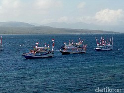 Peringati HUT RI Ke-72, Nelayan Banyuwangi Gelar Parade Perahu Hias