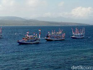 Peringati HUT RI Ke-72, Nelayan Banyuwangi Gelar Parade Perahu Hias Peringati HUT RI Ke-72, Nelayan Banyuwangi Gelar Parade Perahu Hias