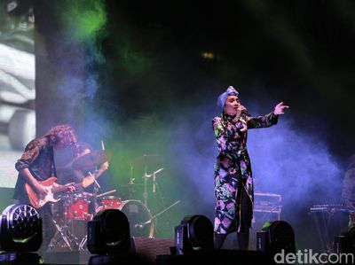 Penampilan Manis Yuna di We The Fest 2017