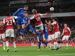 Selepas pergantian babak, Arsenal mendapatkan pukulan lain lagi. Vardy mencetak gol keduanya dan membawa skor 3-2 untuk keunggulan Leicester. (Foto: Istimewa)