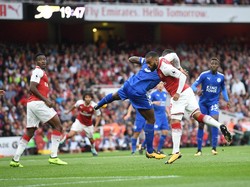 Arsenal sudah unggul di menit kedua pertandingan. Penyerang anyarnya, Alexandre Lacazette, mencetak gol pada debutnya di Premier League. (Foto: Michael Regan/Getty Images)