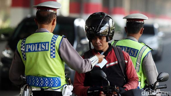 Hindari Operasi Zebra, Pemotor Nekat Lawan Arus