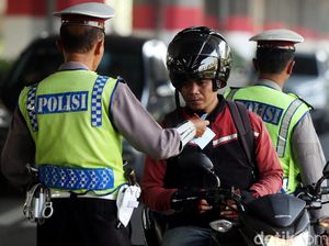 Hindari Operasi Zebra, Pemotor Nekat Lawan Arus