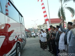 1.132 Calon Jemaah Haji dapat Cinderamata dari Bupati Irsyad