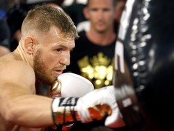 Sarung Tinju Ringan Diklaim Bakal Untungkan McGregor