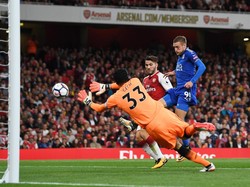 Leicester malah berbalik unggul di menit ke-29. Jami Vardy mencetak gol usai memanfaatkan kesalahan pertahanan Arsenal. (Foto: Istimewa)