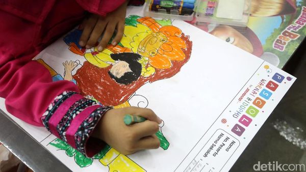 Keseruan Anak TK Lomba Mewarnai