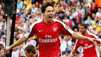 Medio 2011, Samir Nasri menegaskan dirinya bertekad meraih trofi di Arsenal dan takkan pindah ke klub mana pun juga sebelum mewujudkan hal itu. Di musim panas, Nasri malah sudah berseragam Manchester City usai melewati musim tanpa trofi bersama The Gunners. (Foto: Phil Cole/Getty Images)