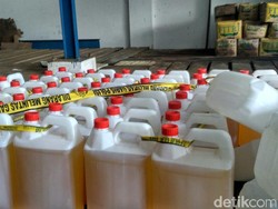 Polisi Gerebek Gudang Pengoplos Minyak Goreng di Bangka Belitung