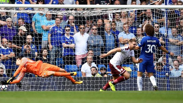 Cahill dan Fabregas Dikartu Merah, Chelsea Ditaklukkan Burnley