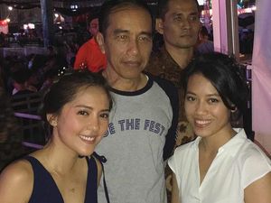 Foto Bareng Jokowi di We The Fest, Lala Karmela Pamer di Instagram Foto Bareng Jokowi di We The Fest, Lala Karmela Pamer di Instagram