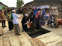 Jokowi Resmikan Pembangunan Masjid dan Asrama Ponpes di Jember