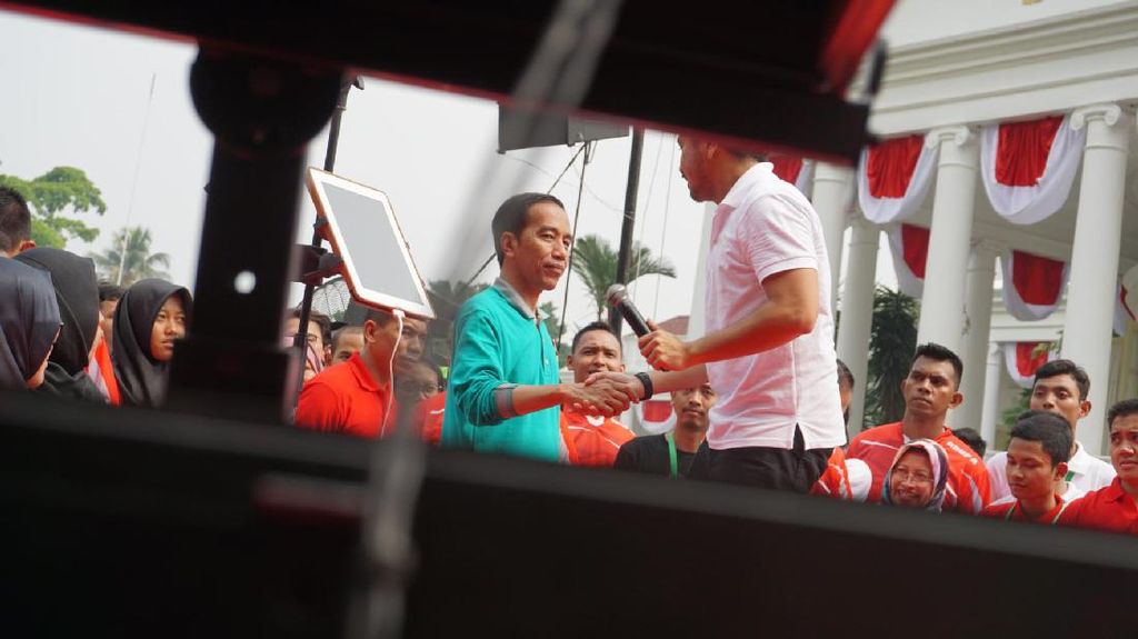 Foto: Giring Nidji Rayu Jokowi Naik Panggung