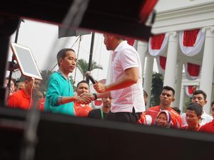 Foto: Giring Nidji Rayu Jokowi Naik Panggung