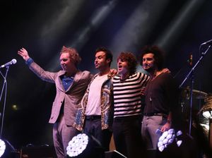 Menari Bersama The Kooks Menari Bersama The Kooks