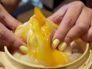 Nyam! Xiaolongbao Jumbo Ini Bisa Muncrat Saat Dipencet! Nyam! Xiaolongbao Jumbo Ini Bisa Muncrat Saat Dipencet!