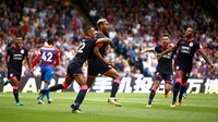 Steve Mounie berperan besar pada kemenangan Huddersfield kali ini. Dia mencetak brace ke gawang Palace. (Foto: Dan Mullan/Getty Images)