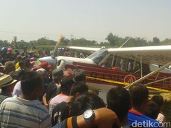 Pesawat Milik Koni DKI Mendarat Darurat di Persawahan Ponorogo
