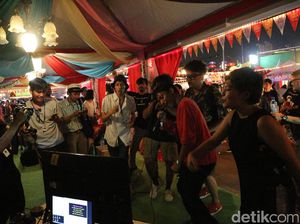 Karaoke Ria di Stand Ruru Radio di We The Fest 2017