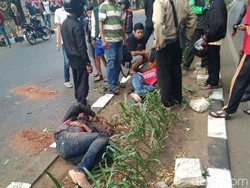 Diduga Mengantuk, Pemotor Tabrak Pohon di Duren Sawit Jaktim