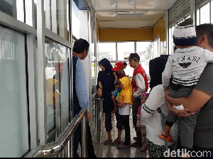 Menjajal Koridor 13 Bus TransJ Sekaligus Wisata Akhir Pekan
