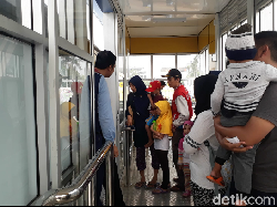 Menjajal Koridor 13 Bus TransJ Sekaligus Wisata Akhir Pekan