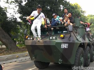 Anoa dan Komodo Jadi Sasaran Selfie di Pameran Alutsista Kemenhan