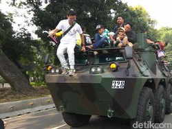 Anoa dan Komodo Jadi Sasaran Selfie di Pameran Alutsista Kemenhan