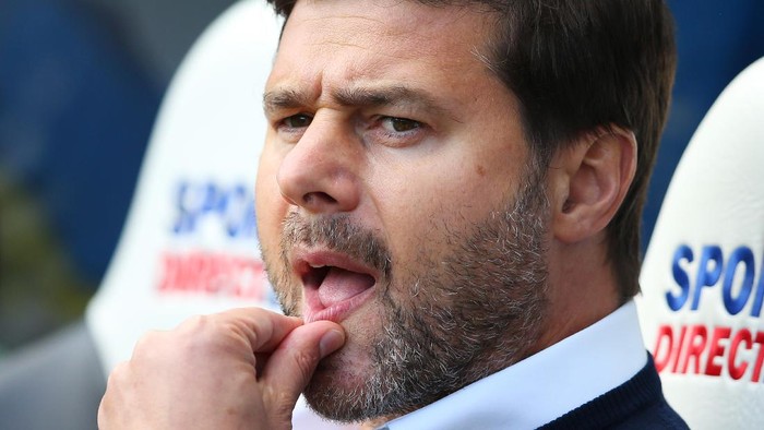 NEWCASTLE UPON TYNE, ENGLAND - AUGUST 13:  Mauricio Pochettino, Manager of Tottenham Hotspur looks on prior to the Premier League match between Newcastle United and Tottenham Hotspur at St. James Park on August 13, 2017 in Newcastle upon Tyne, England.  (Photo by Alex Livesey/Getty Images)