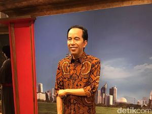 Ganti Baju, Patung Lilin Jokowi Kini Pakai Batik