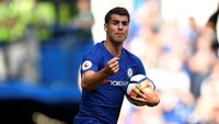 Alvaro Morata melanjutkan rapor positif pemain debutan, ketika ikut mencetak gol untuk Chelsea. Pemain Spanyol itu mencetak satu gol dan satu assist saat The Blues ditekuk Burnley 2-3 di Stamford Bridge. (Reuters/Tony OBrien)
