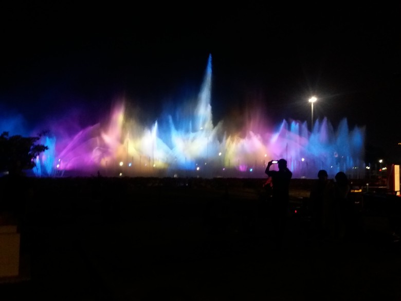 Pertunjukan Air Mancur Menari Monas Setiap Sabtu dan Minggu Malam