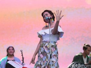 Pamer Cincin di Panggung, Raisa Bikin Penonton Galau
