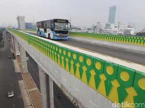 Halte TransJ Velbak Ditutup Mulai Besok untuk Pembangunan Skywalk Halte TransJ Velbak Ditutup Mulai Besok untuk Pembangunan Skywalk