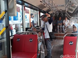 Dibuka Gratis Hari Ini, Koridor 13 TransJ Dipenuhi Warga