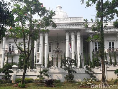 3 Rumah Terheboh: Istana Bos First Travel, Dirjen Hubla dan Saracen