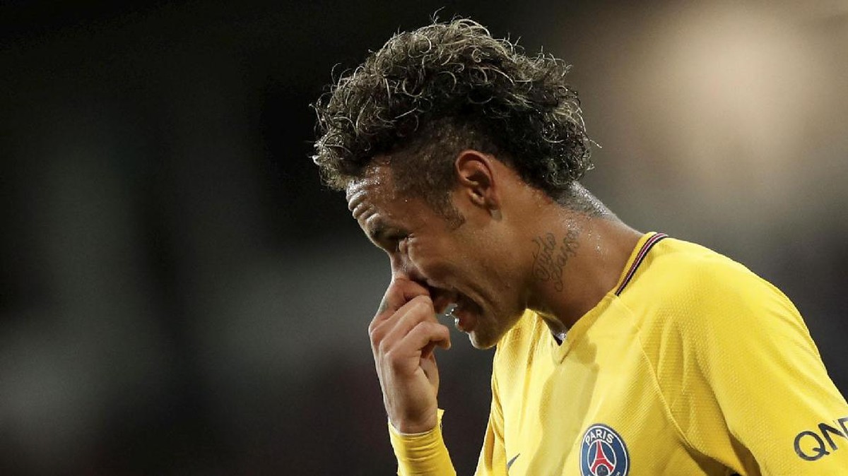 Neymar berulang kali digosipkan akan ke MU, meski akhirnya gabung {SG (REUTERS/Benoit Tessier)