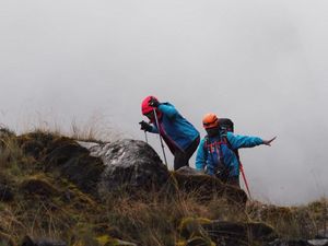 Istri Kapolri dan Para Polwan Mendaki Puncak Cartenzs