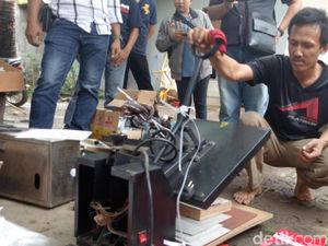 Polisi Gerebek Rumah Tempat Produksi Spare Part Palsu di Palembang