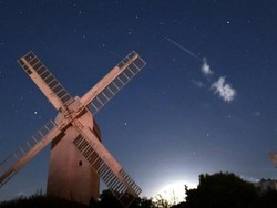 Hujan Meteor Perseid Yang Menakjubkan Terjadi di Inggris