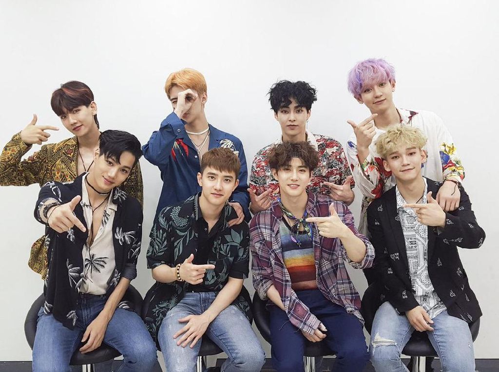 Presiden Korsel Hadiahi Kahiyang Video SHINee dan CD EXO Presiden Korsel Hadiahi Kahiyang Video SHINee dan CD EXO